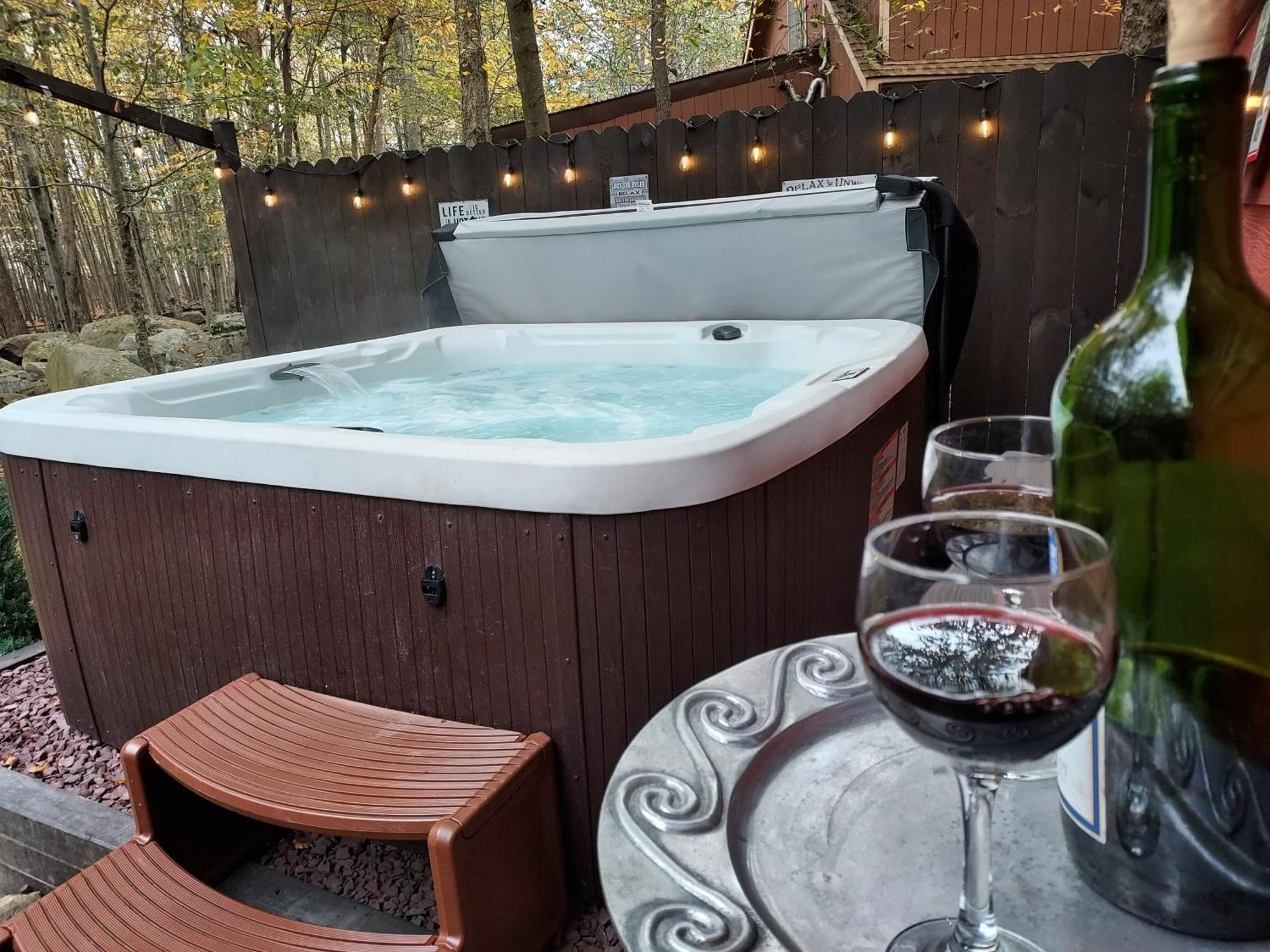 Chalet Renovated Near Casino, Camelback , Kalahari 4Bdrms Firepit Hot Tub Game Room Tobyhanna Luaran gambar